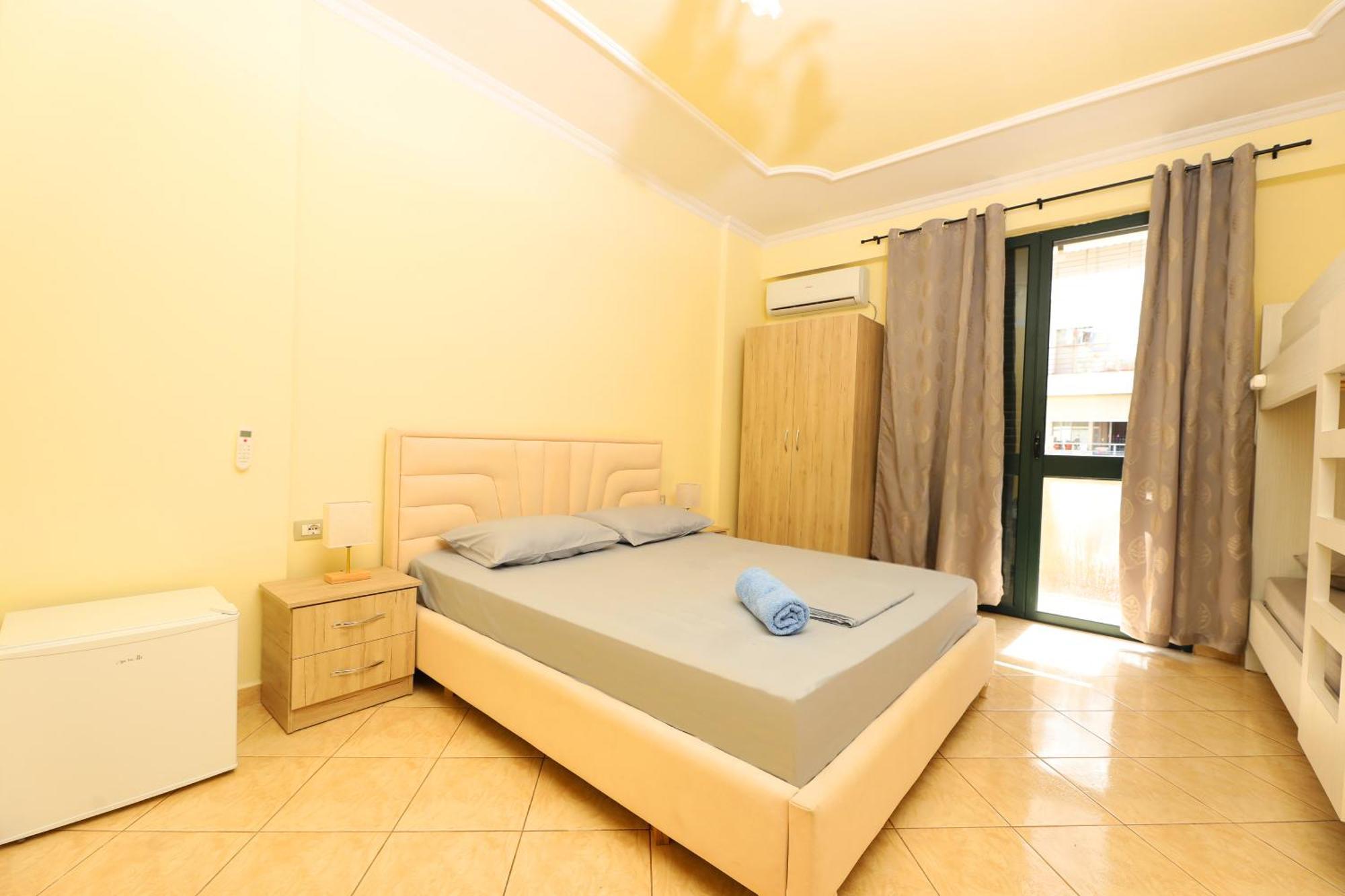 Sunny Side Apartament *